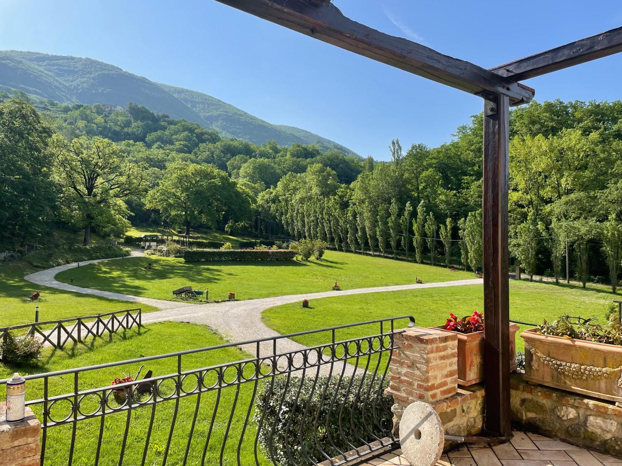 Cerqua Rosara Residence Valtopina Kültér fotó
