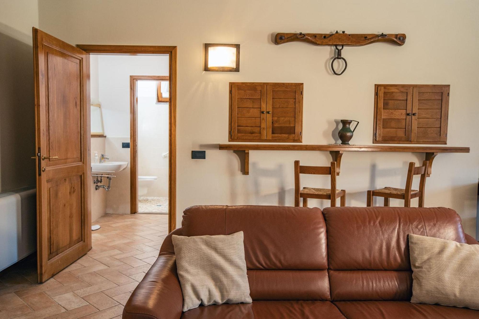 Cerqua Rosara Residence Valtopina Szoba fotó